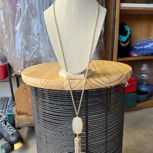 Kendra Scott Gold and Cream Pendant Necklace